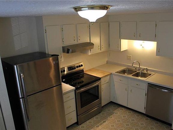 2nd image of 3101 Camberly Dr