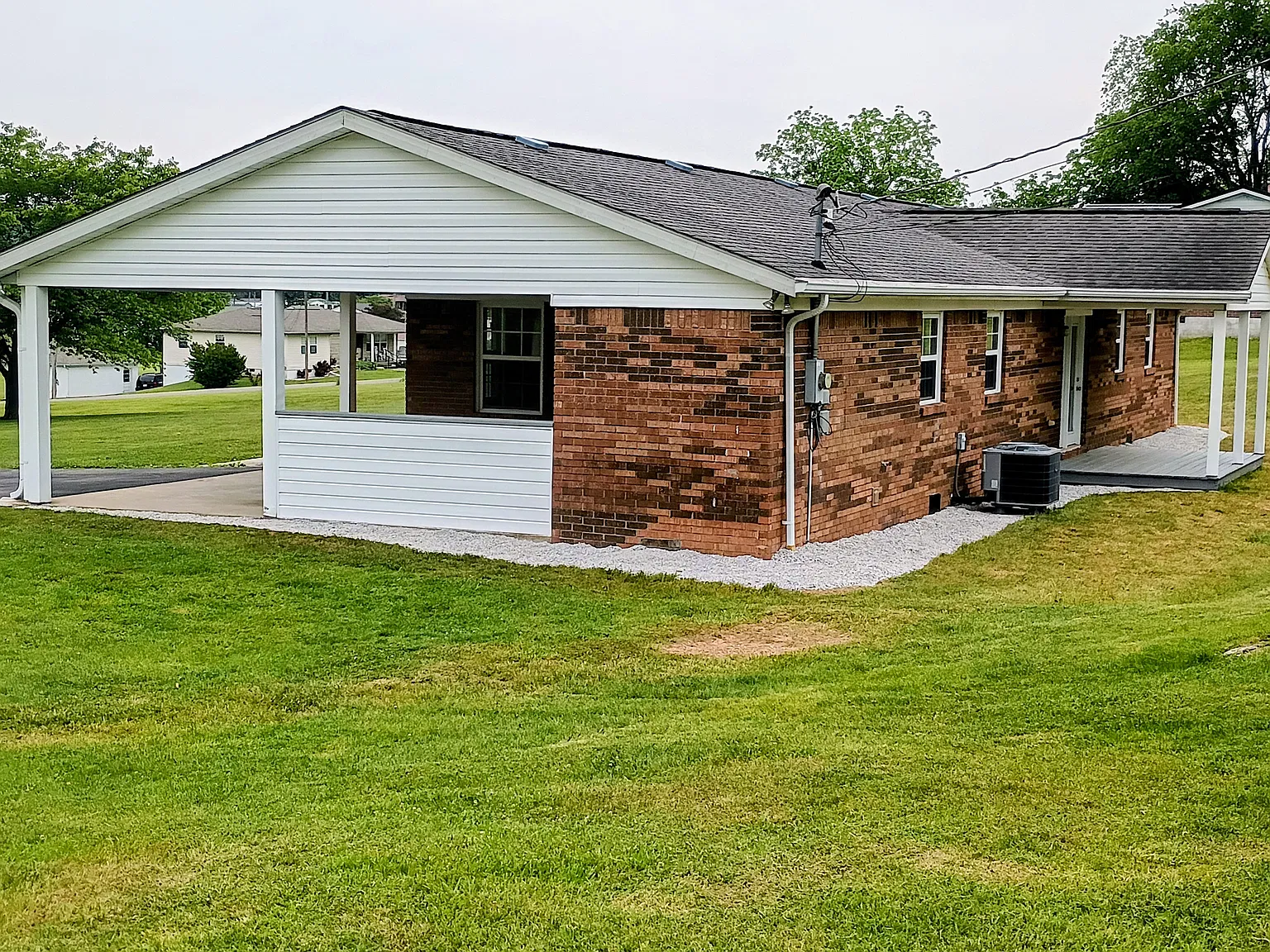 3 bed, 1600 sqft, $1,400 — Photo 2