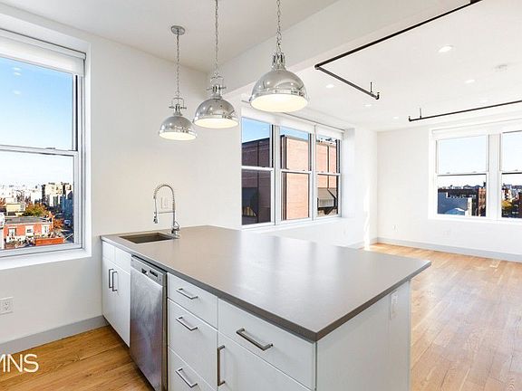 3rd image of 48 Meserole St APT 5A