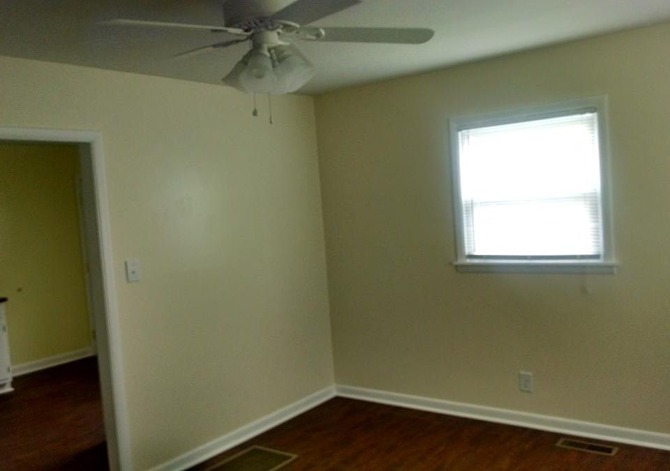 2nd image of 604 E 52nd St