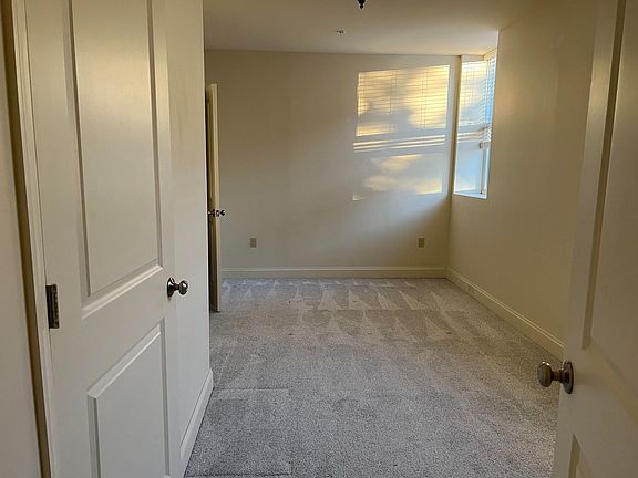 5th image of 1740 Chestnut St APT 205