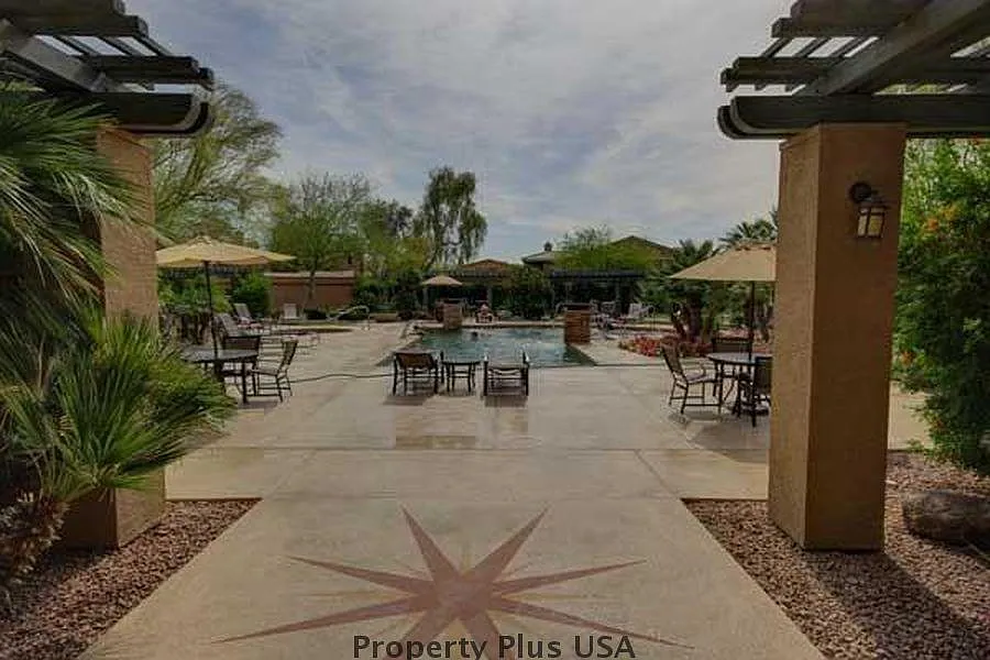 2 bed, 1.0 bath, 937 sqft, $1,350 — Photo 4