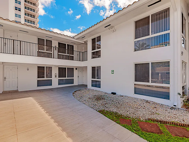 412 Sunset Dr — Photo 17