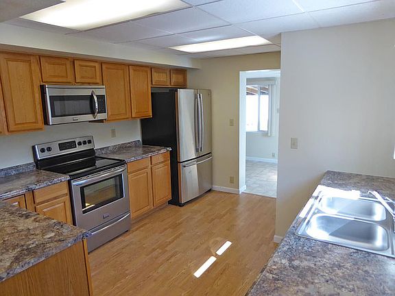 4th image of 1109 Camas St