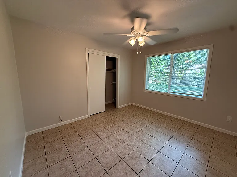 1915 Fairfax Dr — Photo 12
