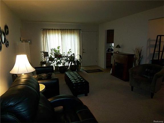 3rd image of 1011 Country Club Dr
