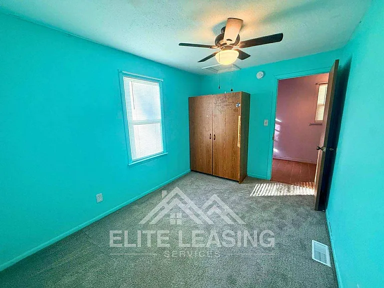 1029 SW Woodward Ave — Photo 9