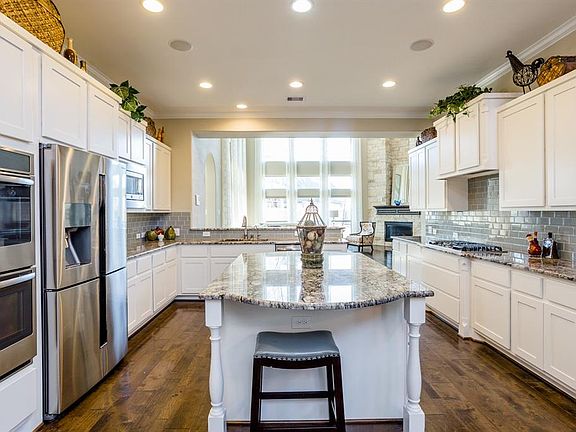 5th image of 30 Napoli Way Dr