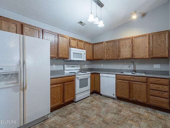 4th image of 736 Graham Way