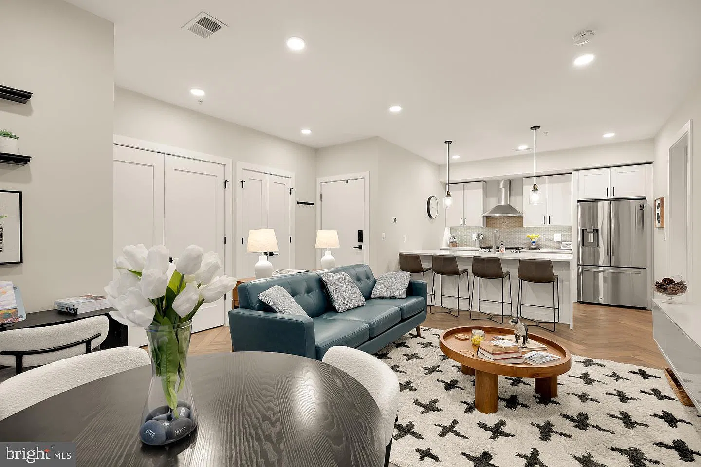 1 bed, 1.0 bath, 724 sqft, $2,500 — Photo 1