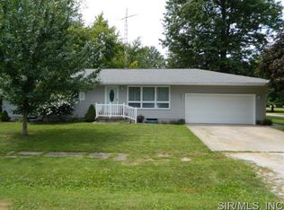 418 N 2nd St, Witt, IL 62094