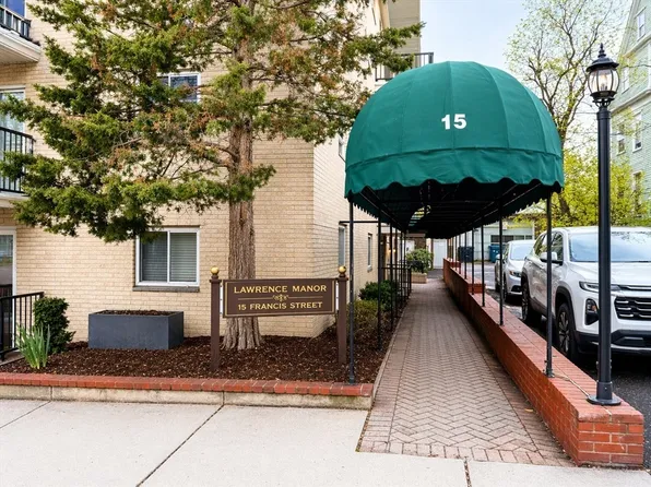 15 Francis St APT 16, Brookline, MA 02446