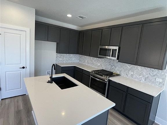 4th image of 110 Driftwood Ln