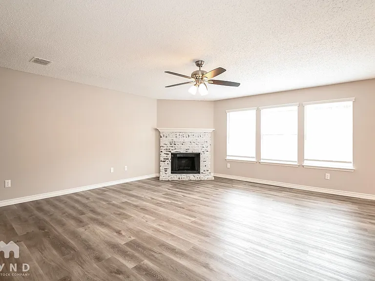 1120 Singletree Dr — Photo 6
