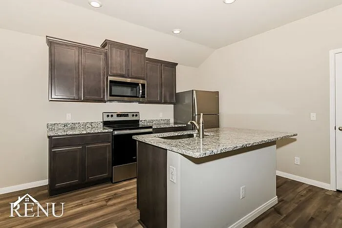 3 bed, 2.0 bath, 1692 sqft, $1,595 — Photo 3