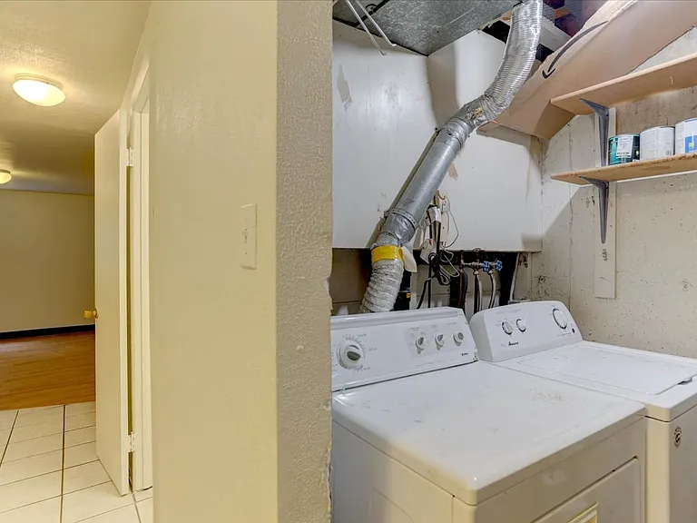 2033 Gyros Cir #166 — Photo 24