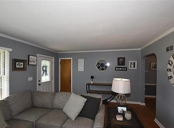 5th image of 101 W Navajo Ln