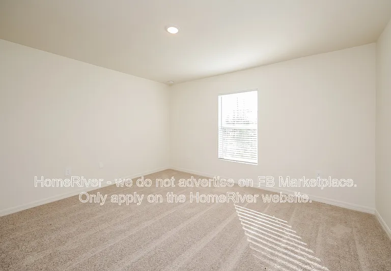 4748 NW 39th Pl — Photo 7