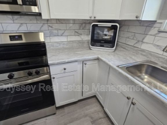 5th image of 202 W Spencer Ave