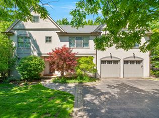 2340 Woodpath Ln, Highland Park, IL 60035