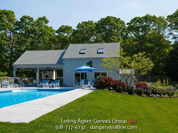 3rd image of 27 Roberta Dr