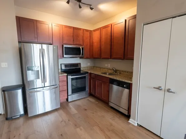 1 E 8th St, Chicago, IL