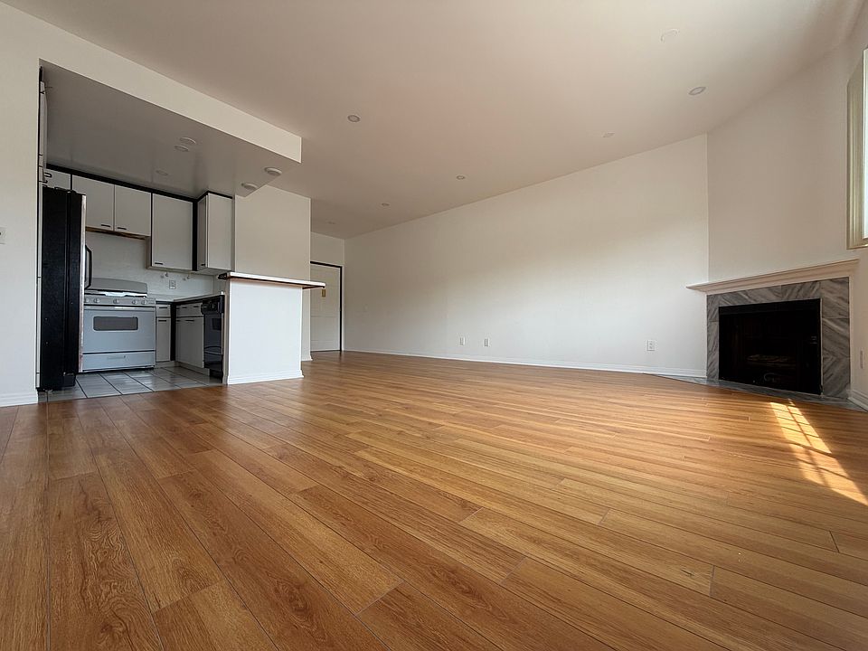 1st image of 923 S Shenandoah St #4