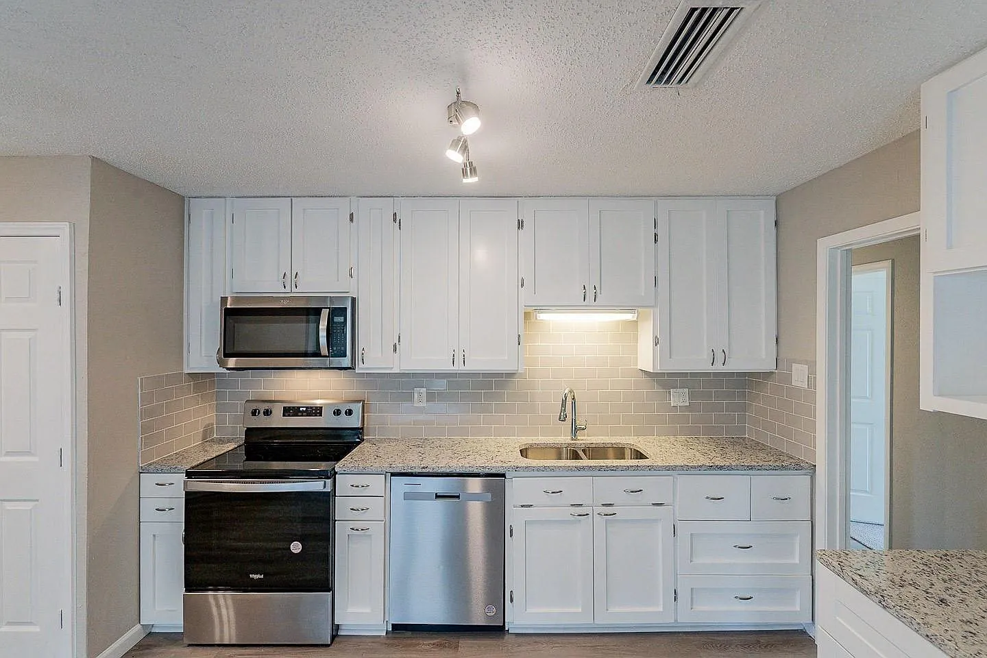4 bed, 1621 sqft, $2,750 — Photo 2