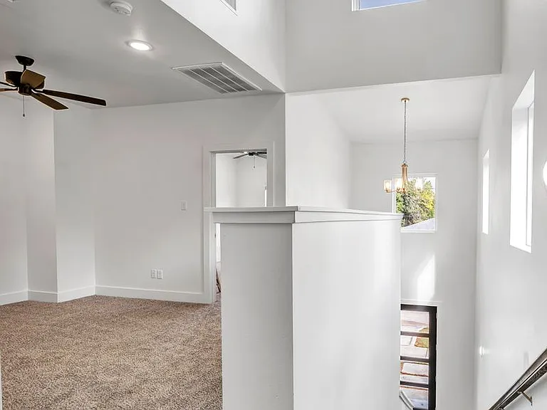 211 Lynn Dr — Photo 27