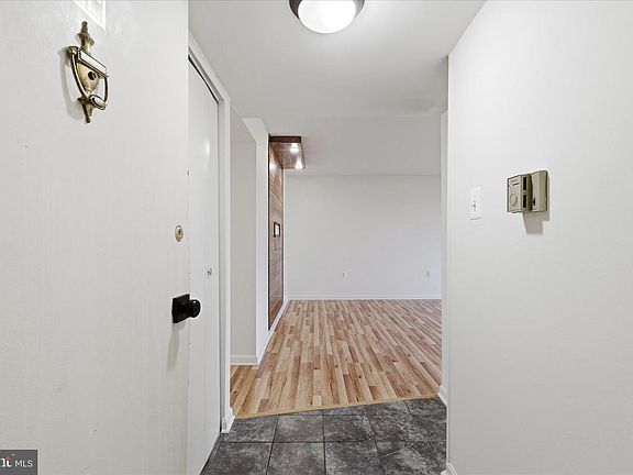 5th image of 1433 Northgate Sq Unit 11B