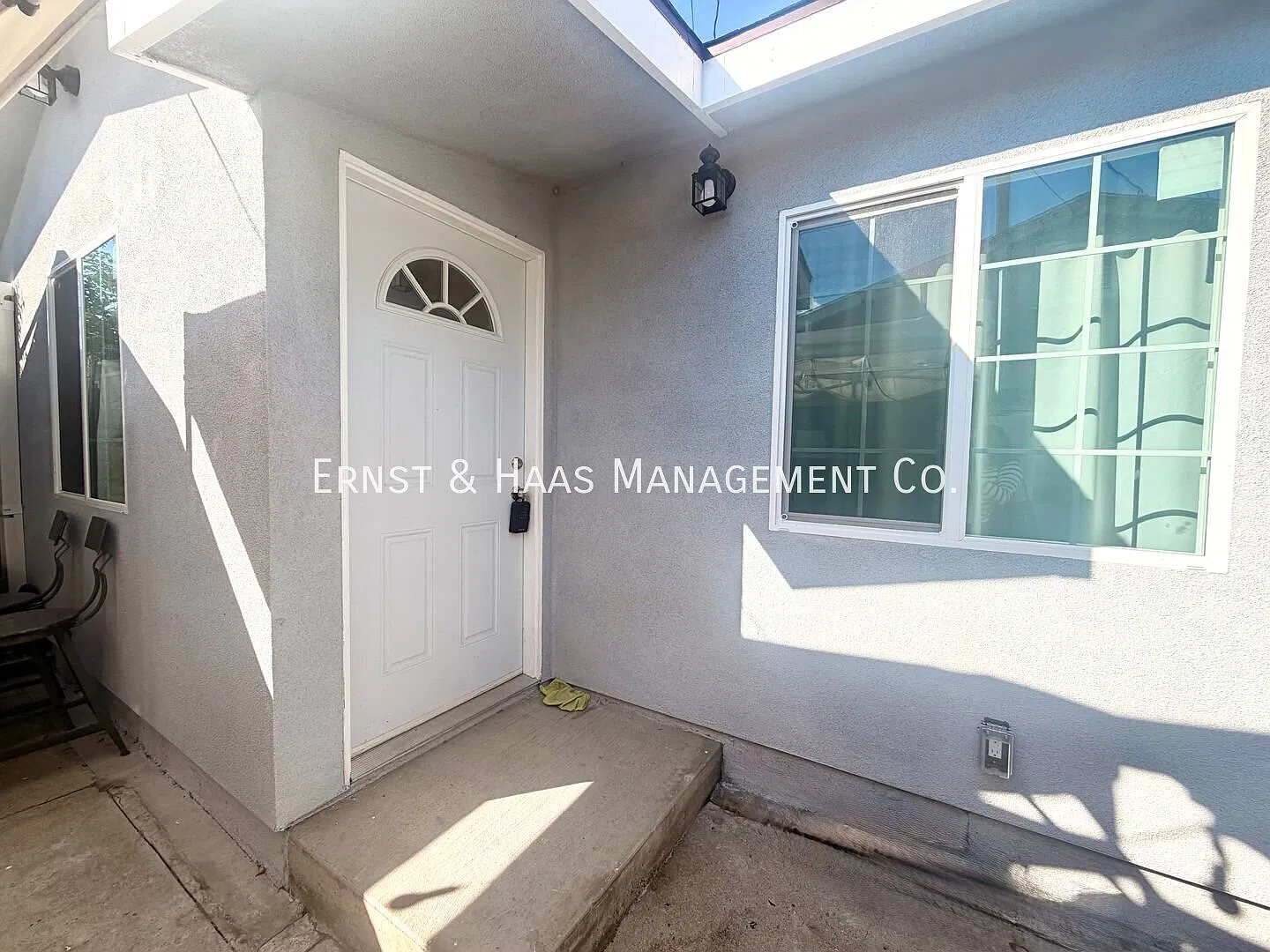 Charming 1-Bedroom, 1-Bathroom Home in Long Beach! — Photo 1