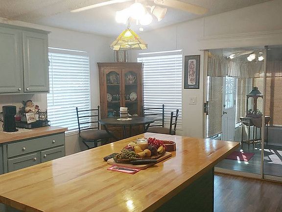 3rd image of 396 Camellia Dr