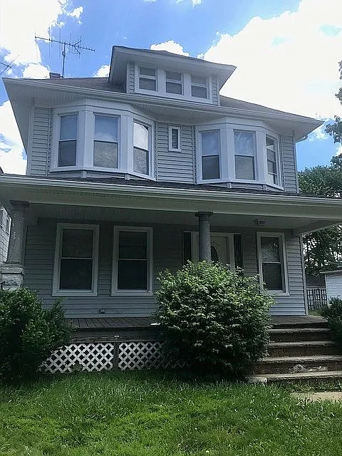 2137 W 95th St photo 1