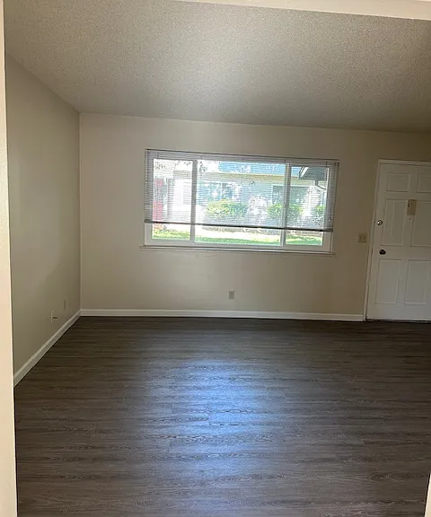 1462 Manzanita Ave #8 — Photo 6