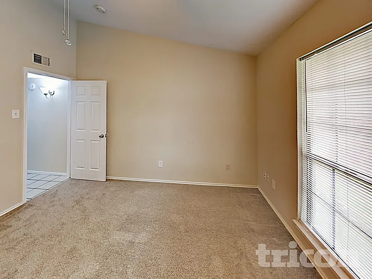 7811 Bluff Trail Dr — Photo 21