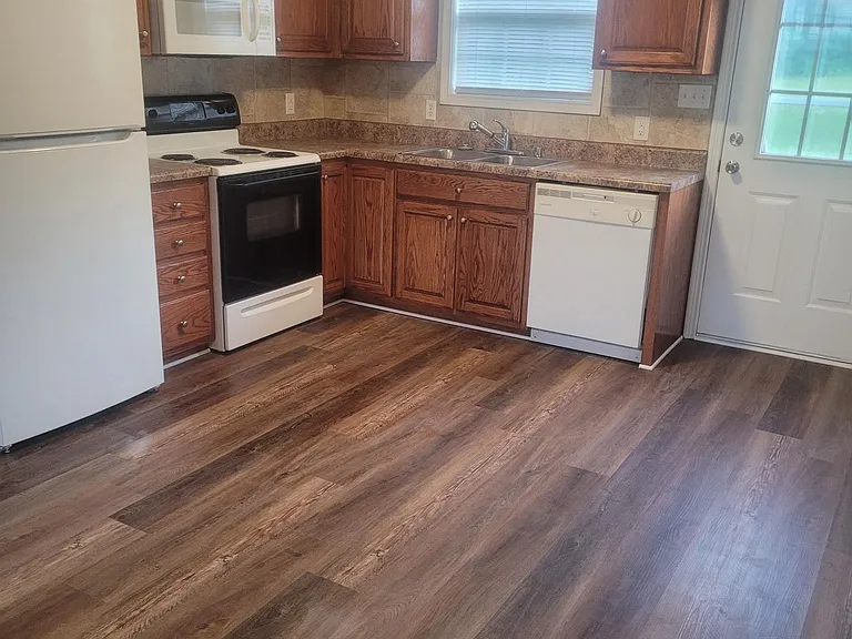 239 Carder St — Photo 8