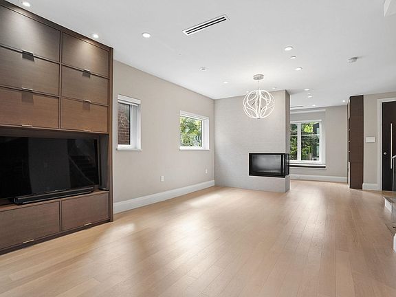 4th image of 4481 W 15th Ave
