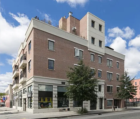 Rented by Chase Global Realty Corp | media 17