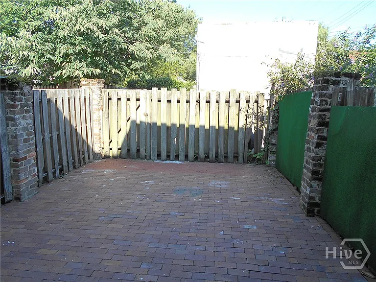 242 Price St — Photo 11