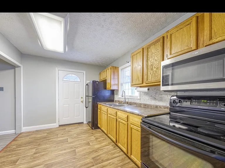2527 Boyds Bridge Pike — Photo 6