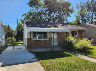 1320 E Goulson Ave, Hazel Park, MI