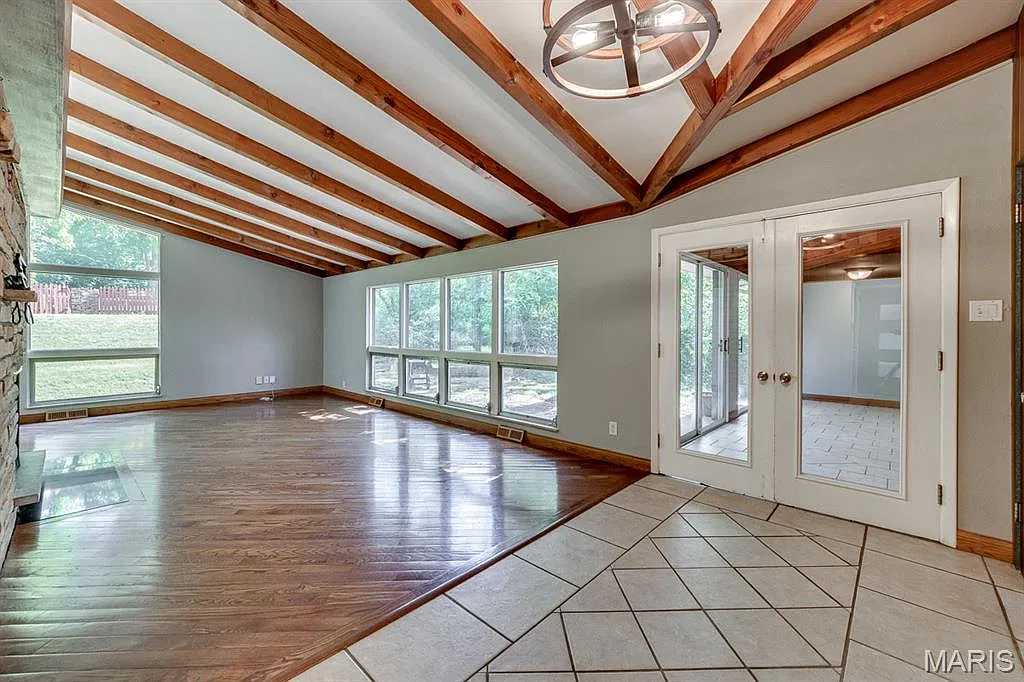 3 bed, 3.0 bath, 2300 sqft, $3,200 — Photo 3