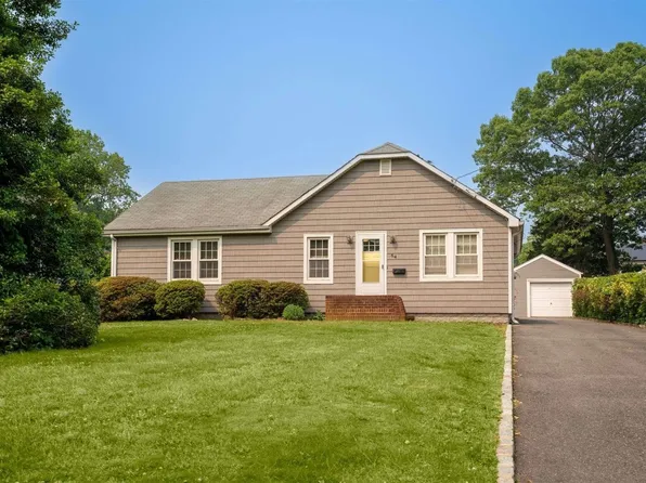64 5th Avenue, Kings Park, NY 11754