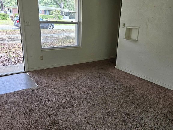 5th image of 5 Huntington Dr