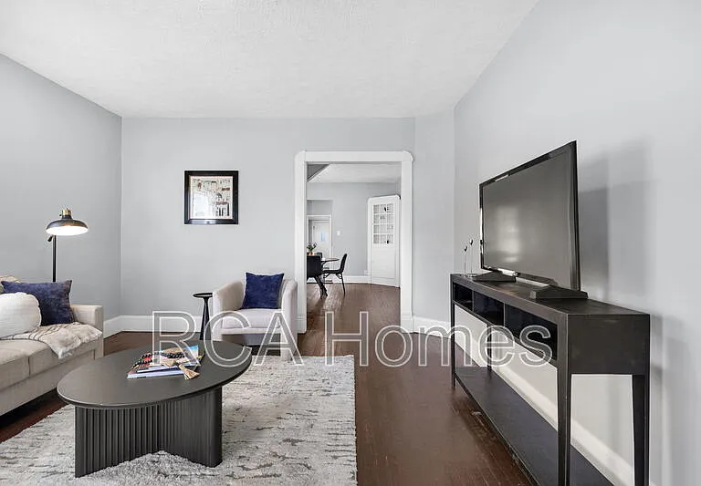 1011 E Raymond St — Photo 2