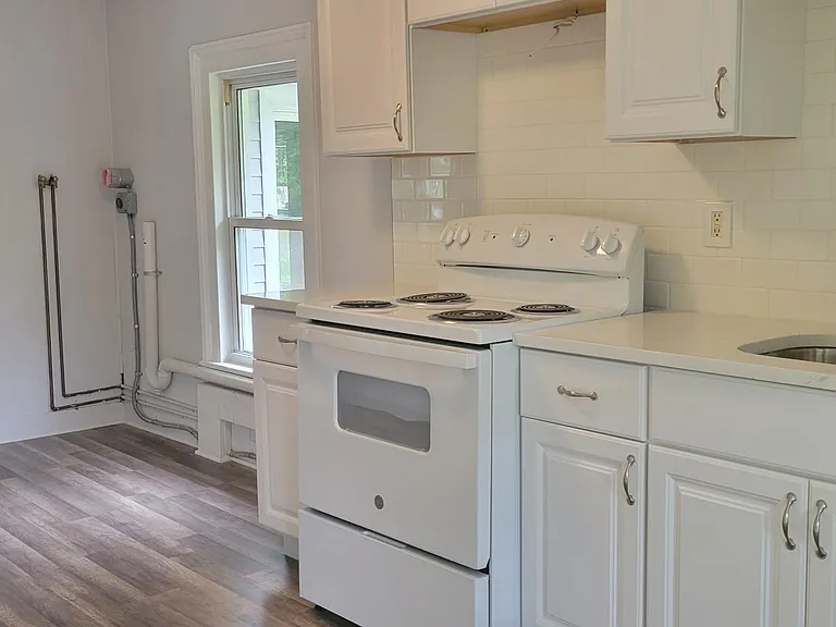 22 Maple St — Photo 2