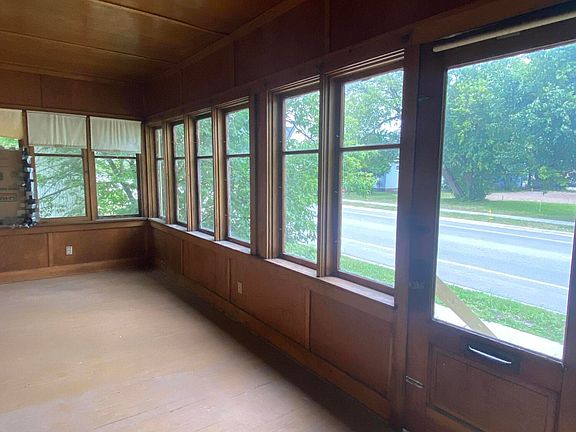 3rd image of 704 E Easterday Ave