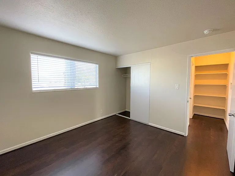 Lincoln Courtyards at 531 Glendora Avenue — Photo 12