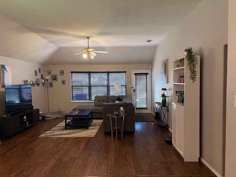 9120 Bedford Ln — Photo 7