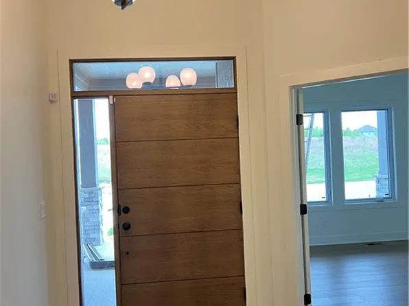 2452 W 179th St, Overland Park, KS 66085